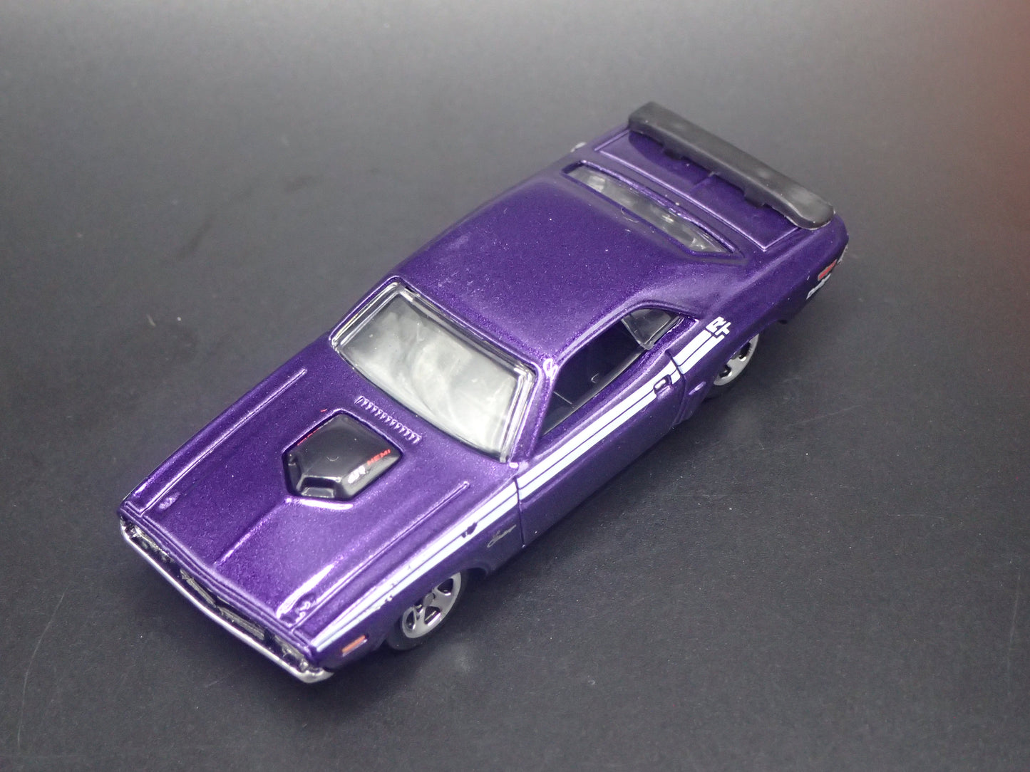 1971 71 DODGE CHALLENGER PURPLE 1:64 SCALE DIORAMA DIECAST MODEL CAR