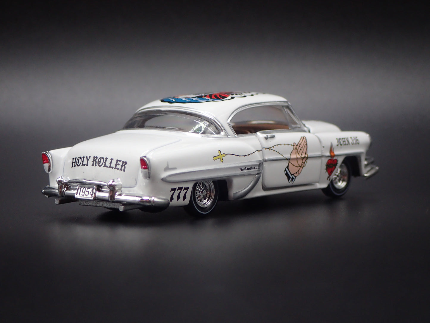 1954 54 CHEVY CHEVROLET BEL AIR WHITE 1:64 SCALE DIORAMA DIECAST MODEL CAR
