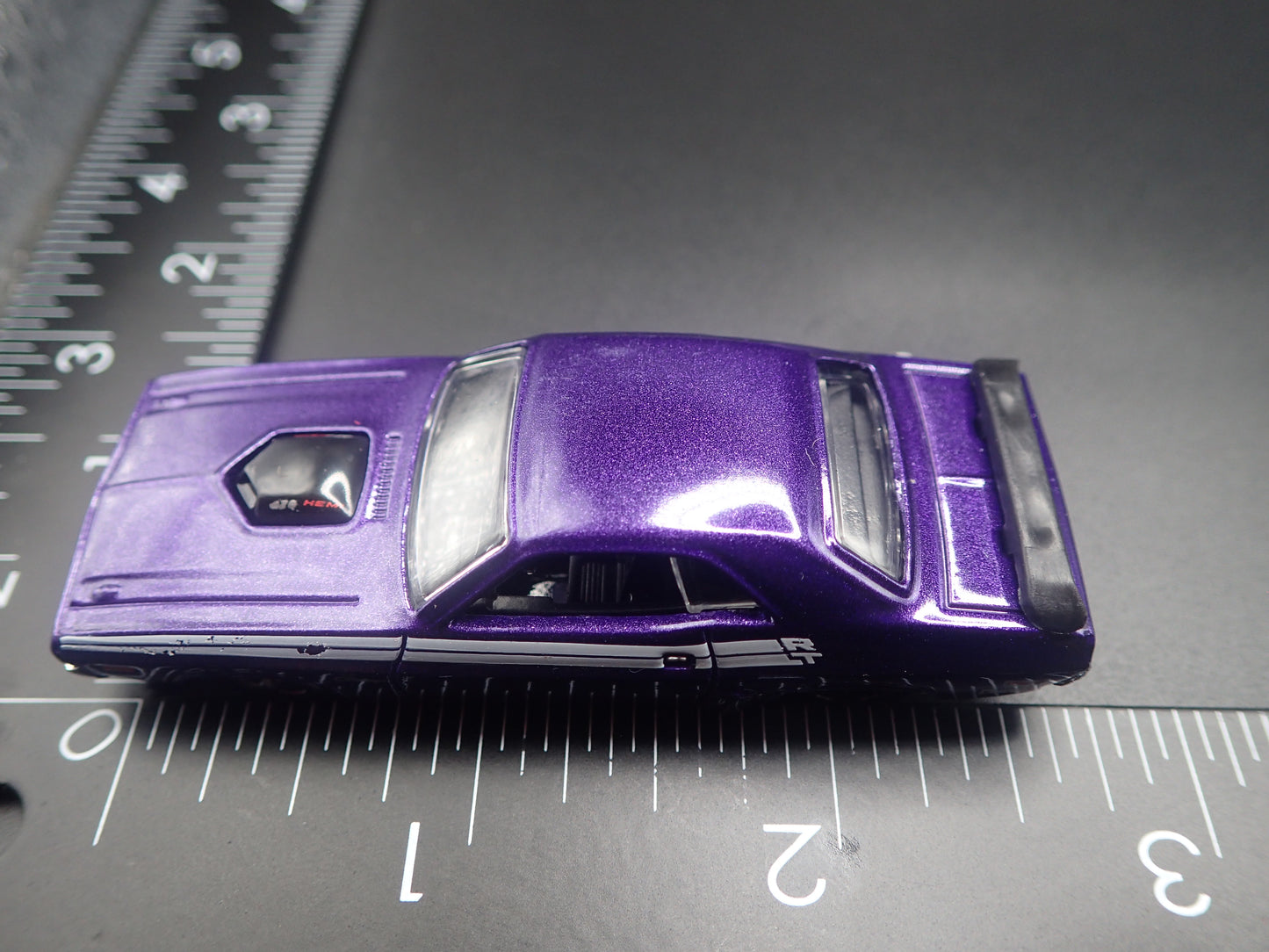 1971 71 DODGE CHALLENGER PURPLE 1:64 SCALE DIORAMA DIECAST MODEL CAR