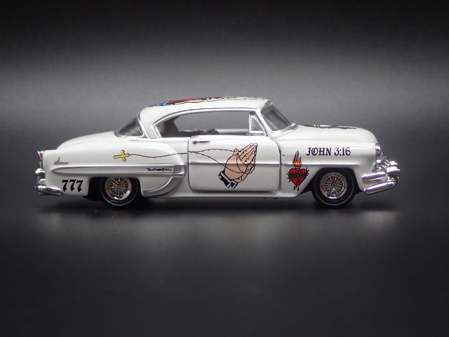 1954 54 CHEVY CHEVROLET BEL AIR WHITE 1:64 SCALE DIORAMA DIECAST MODEL CAR