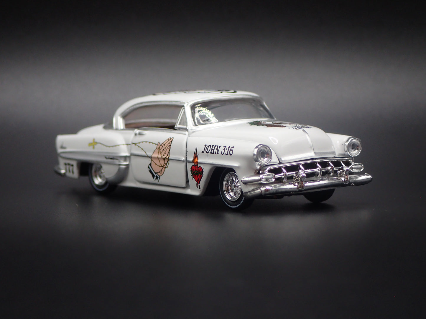 1954 54 CHEVY CHEVROLET BEL AIR WHITE 1:64 SCALE DIORAMA DIECAST MODEL CAR