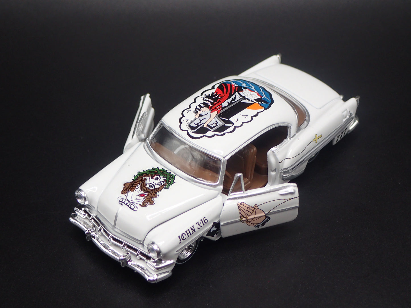 1954 54 CHEVY CHEVROLET BEL AIR WHITE 1:64 SCALE DIORAMA DIECAST MODEL CAR