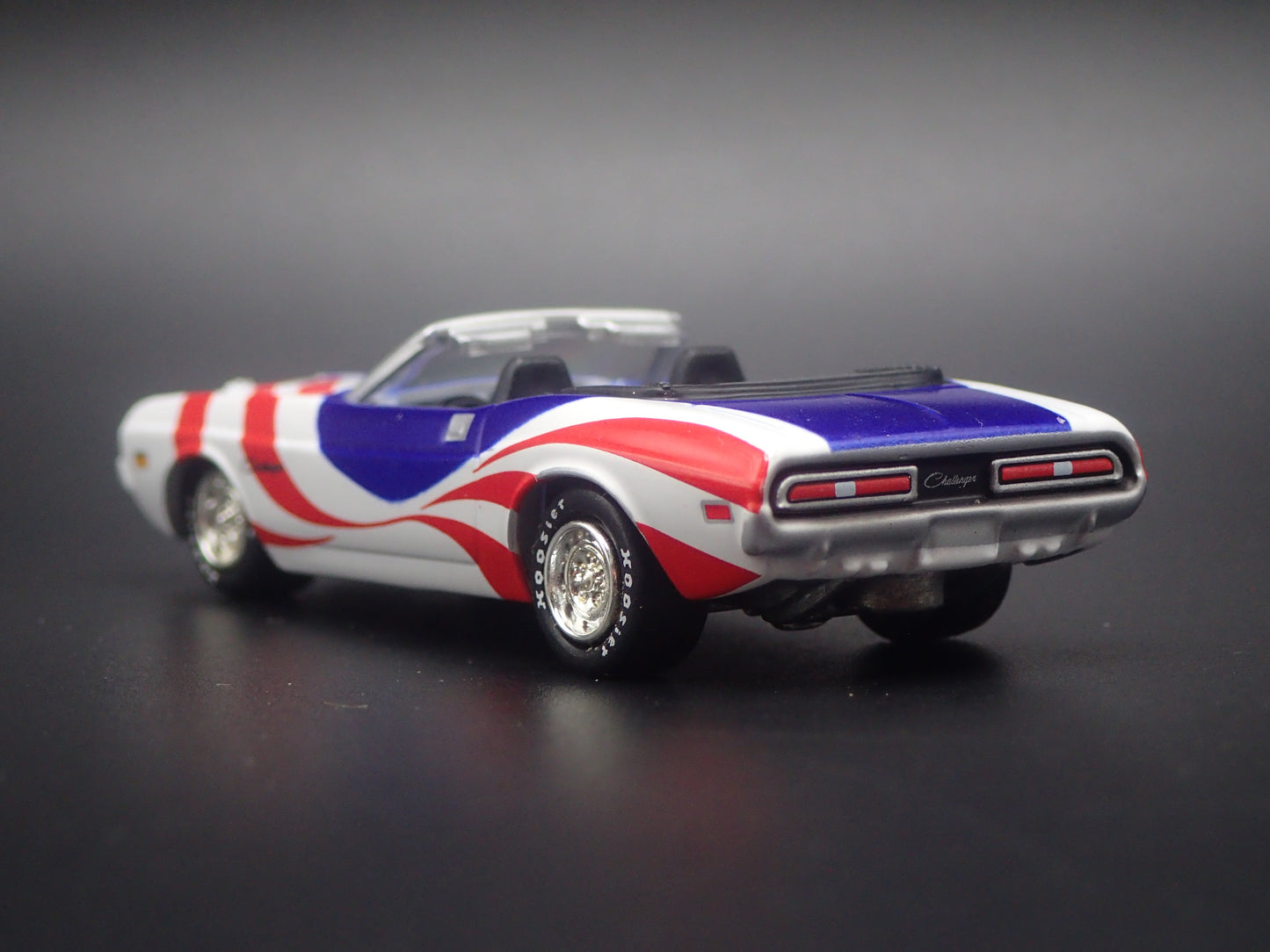 1971 71 DODGE CHALLENGER CONVERTIBLE 1/64 SCALE DIORAMA DIECAST MODEL CAR