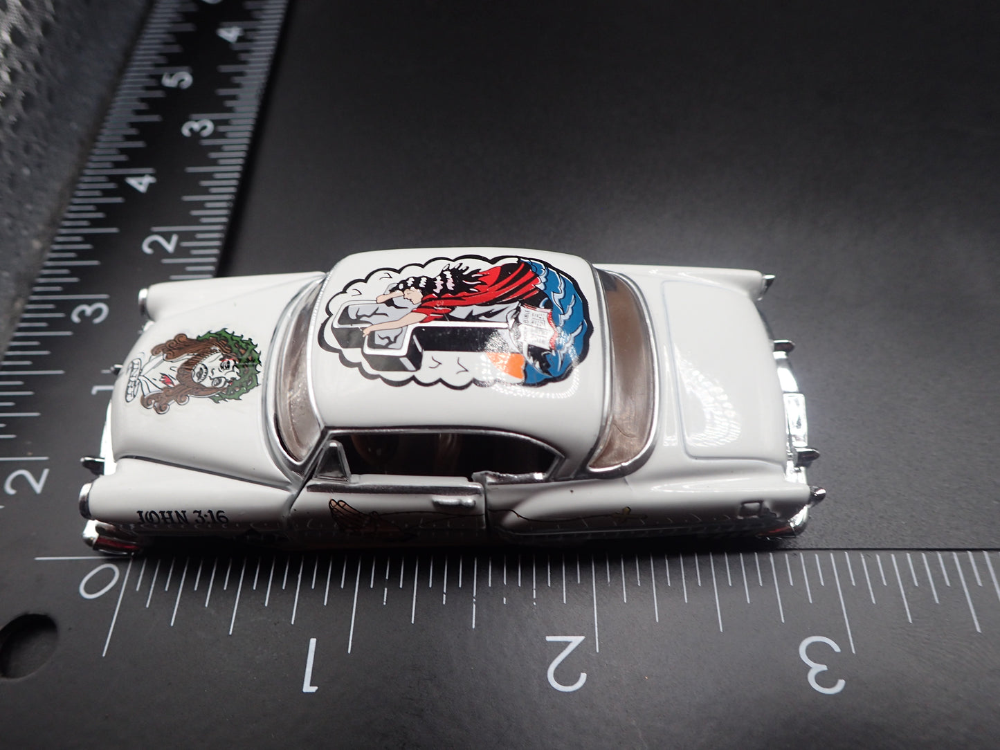 1954 54 CHEVY CHEVROLET BEL AIR WHITE 1:64 SCALE DIORAMA DIECAST MODEL CAR