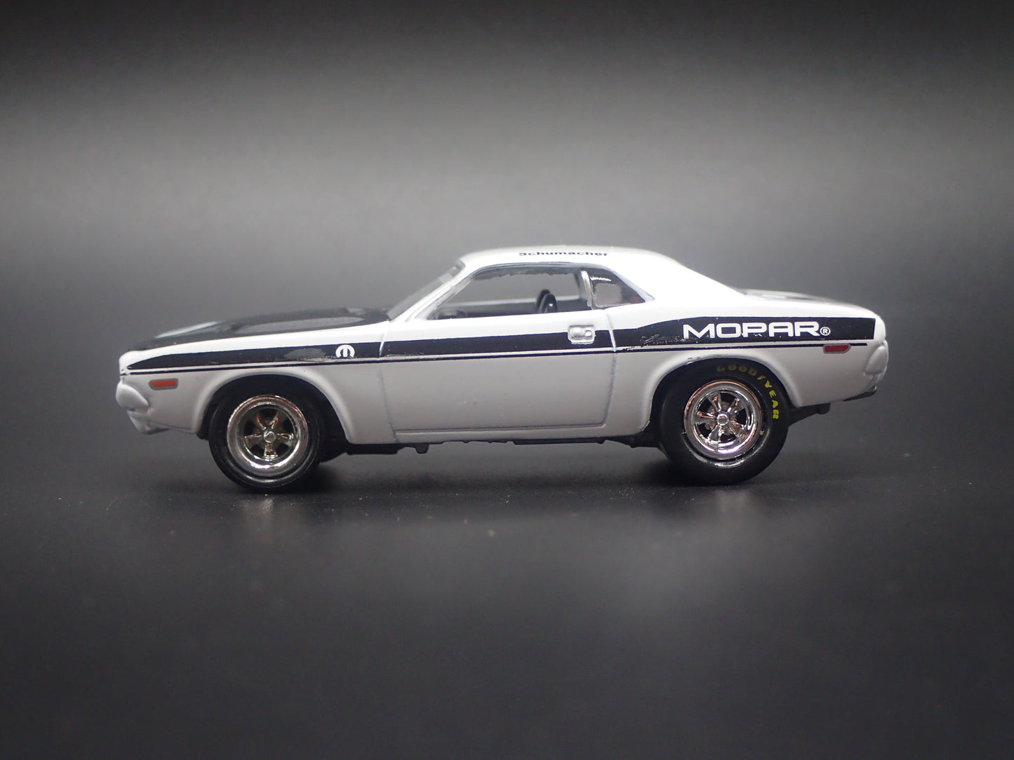 1970 70 DODGE CHALLENGER R/T RT SCHUMACHER 1:64 SCALE DIORAMA DIECAST MODEL CAR