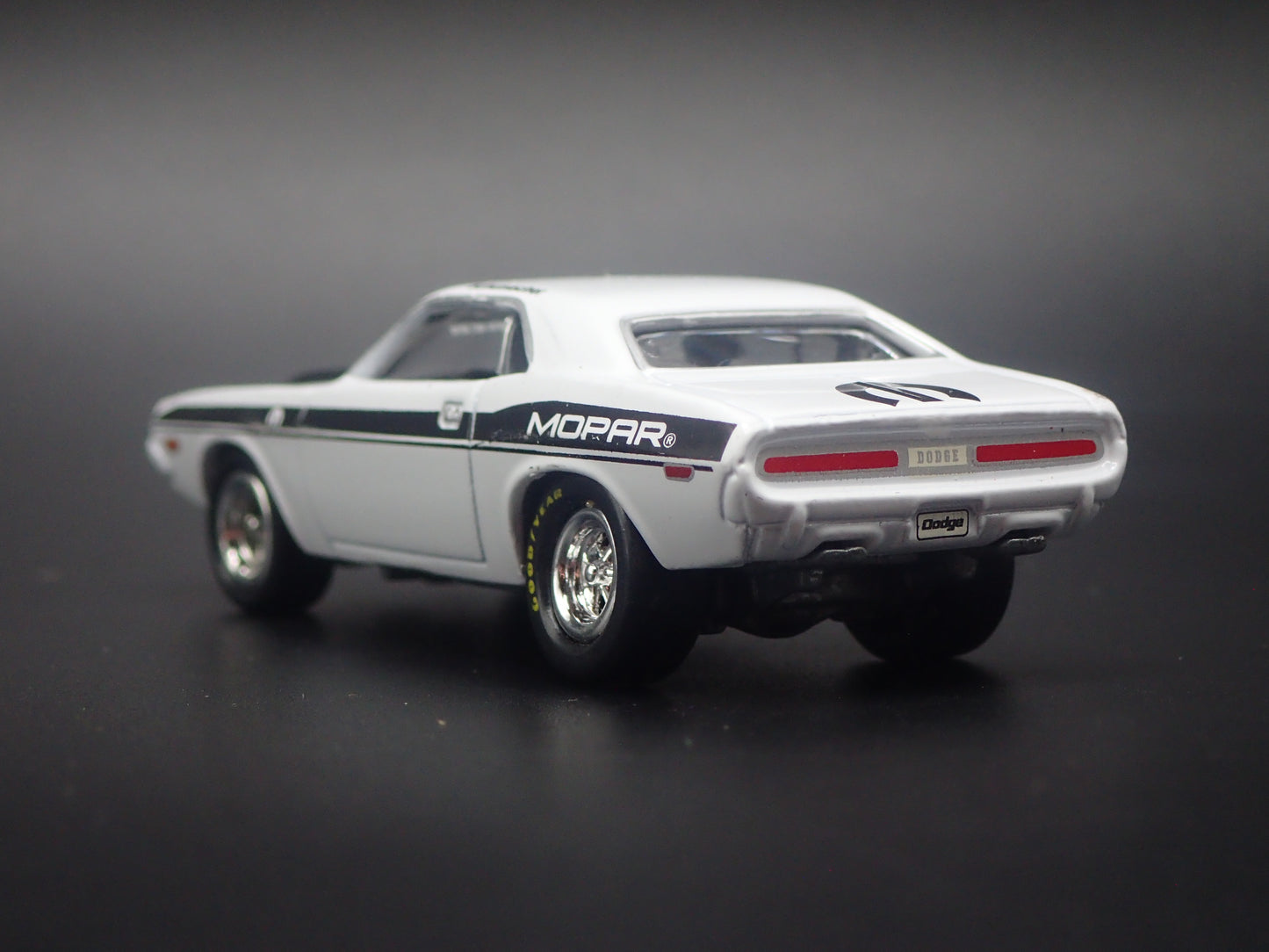1970 70 DODGE CHALLENGER R/T RT SCHUMACHER 1:64 SCALE DIORAMA DIECAST MODEL CAR