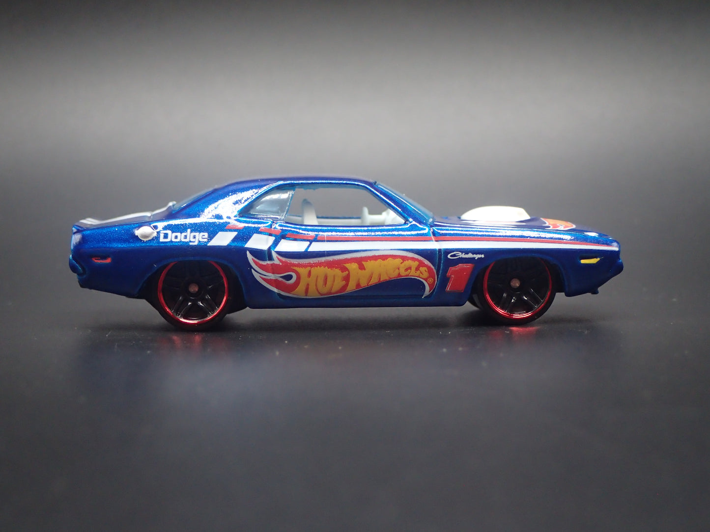 1970 70 DODGE CHALLENGER HEMI BLUE 1:64 SCALE COLLECTIBLE DIECAST MODEL CAR