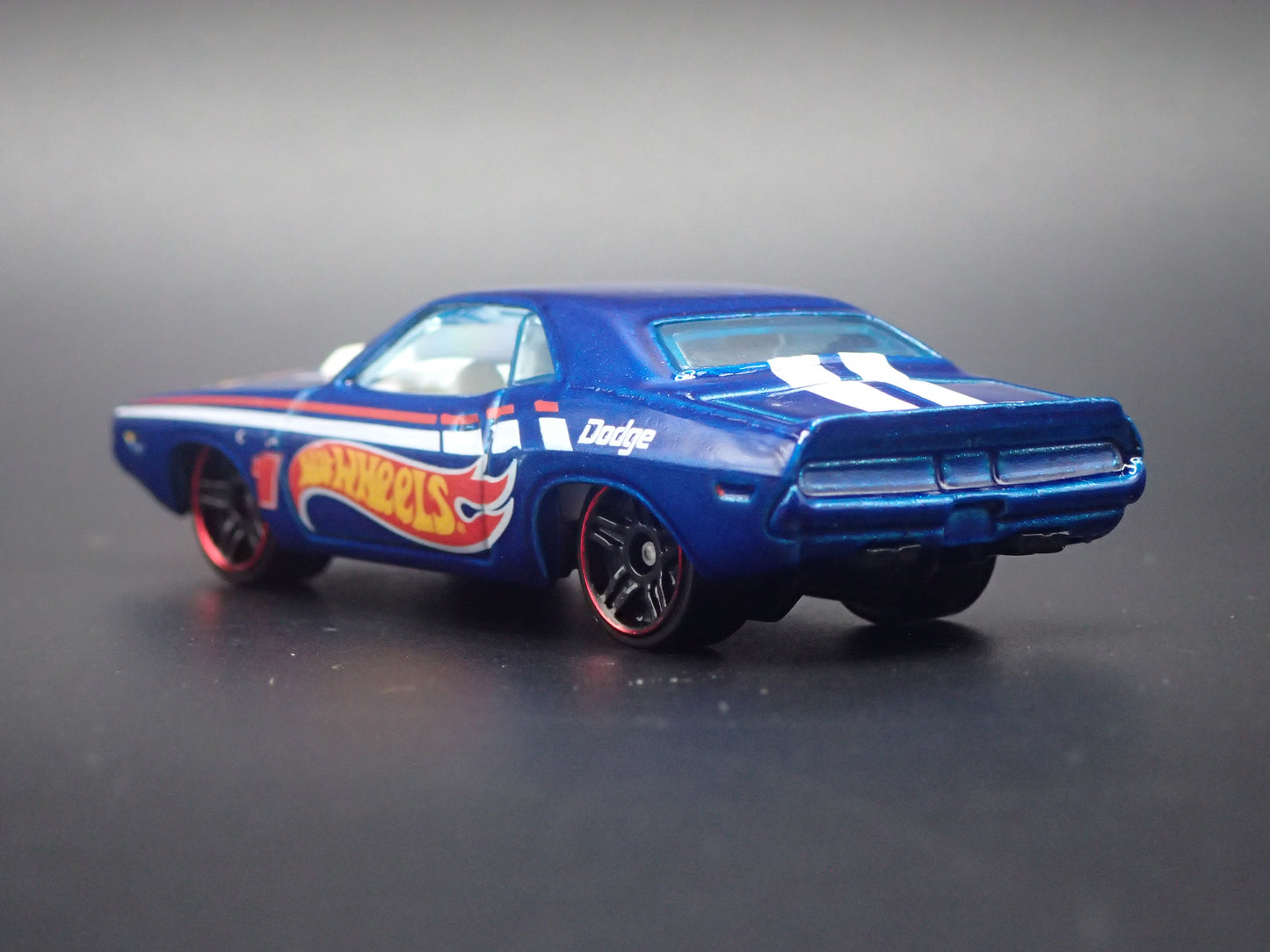 1970 70 DODGE CHALLENGER HEMI BLUE 1:64 SCALE COLLECTIBLE DIECAST MODEL CAR
