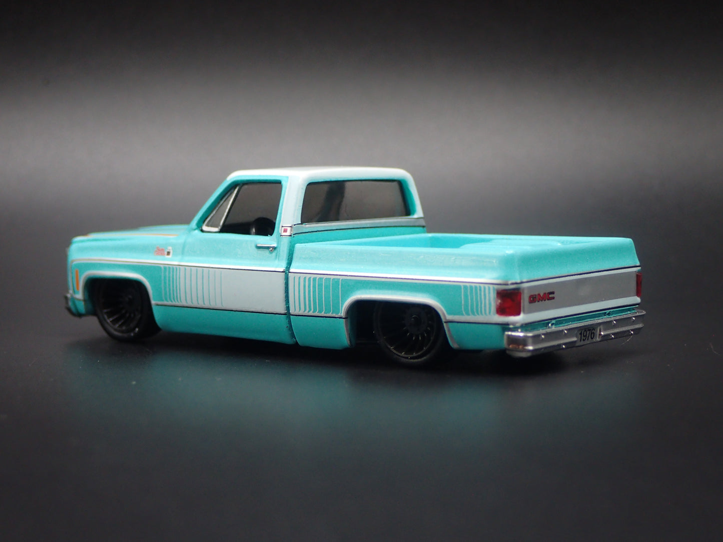 1976 76 GMC SIERRA GRANDE 15 PICKUP TRUCK SQUAREBODY SS02 1/64 SCALE MODEL CAR