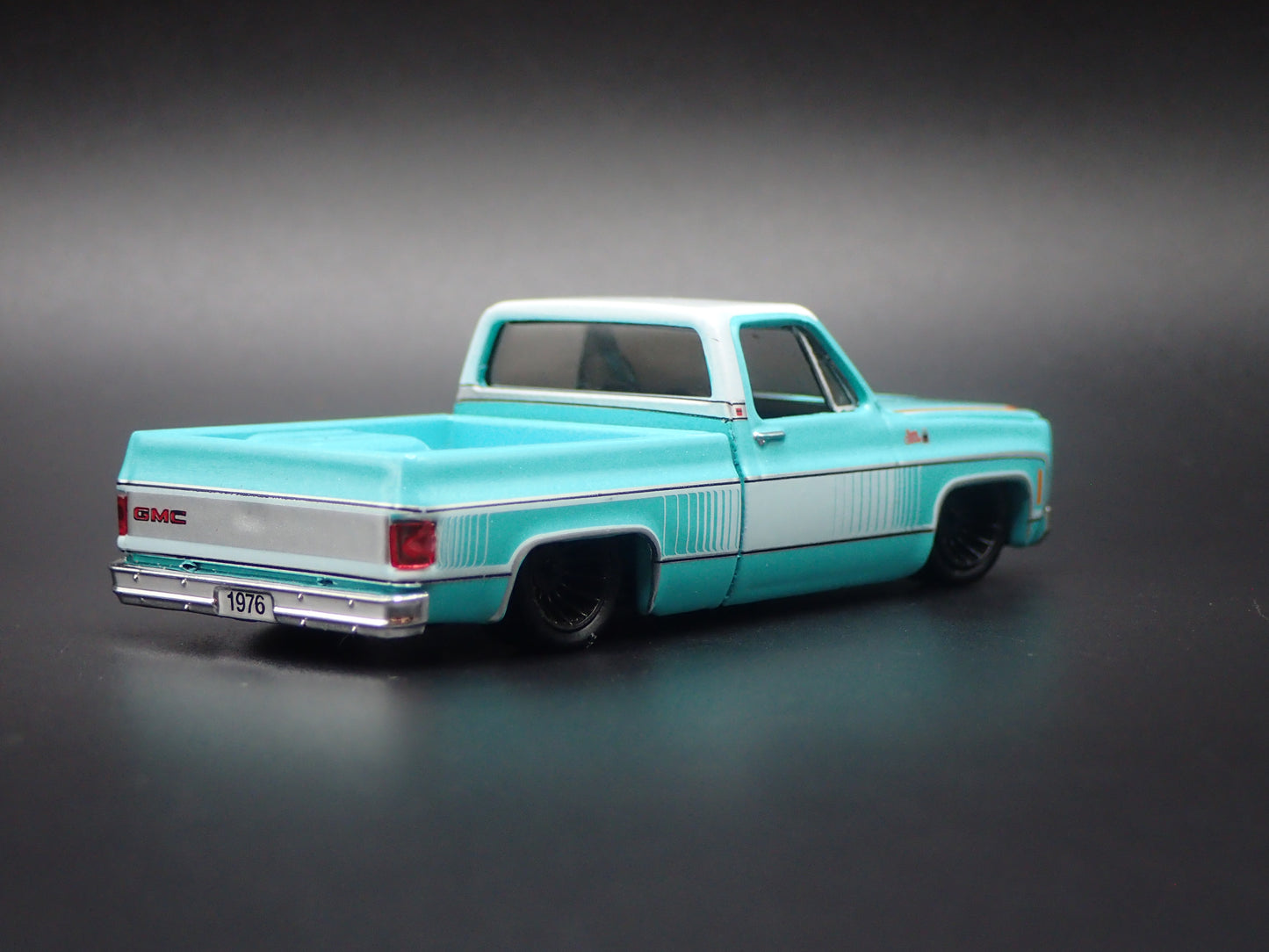 1976 76 GMC SIERRA GRANDE 15 PICKUP TRUCK SQUAREBODY SS02 1/64 SCALE MODEL CAR