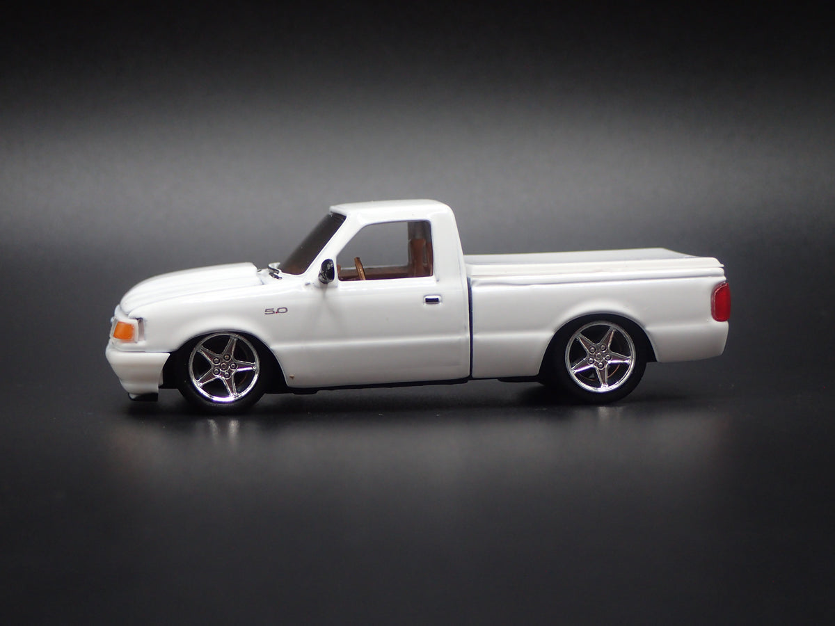 1995 95 FORD RANGER PICKUP TRUCK WHITE 1:64 SCALE DIORAMA DIECAST MODEL CAR
