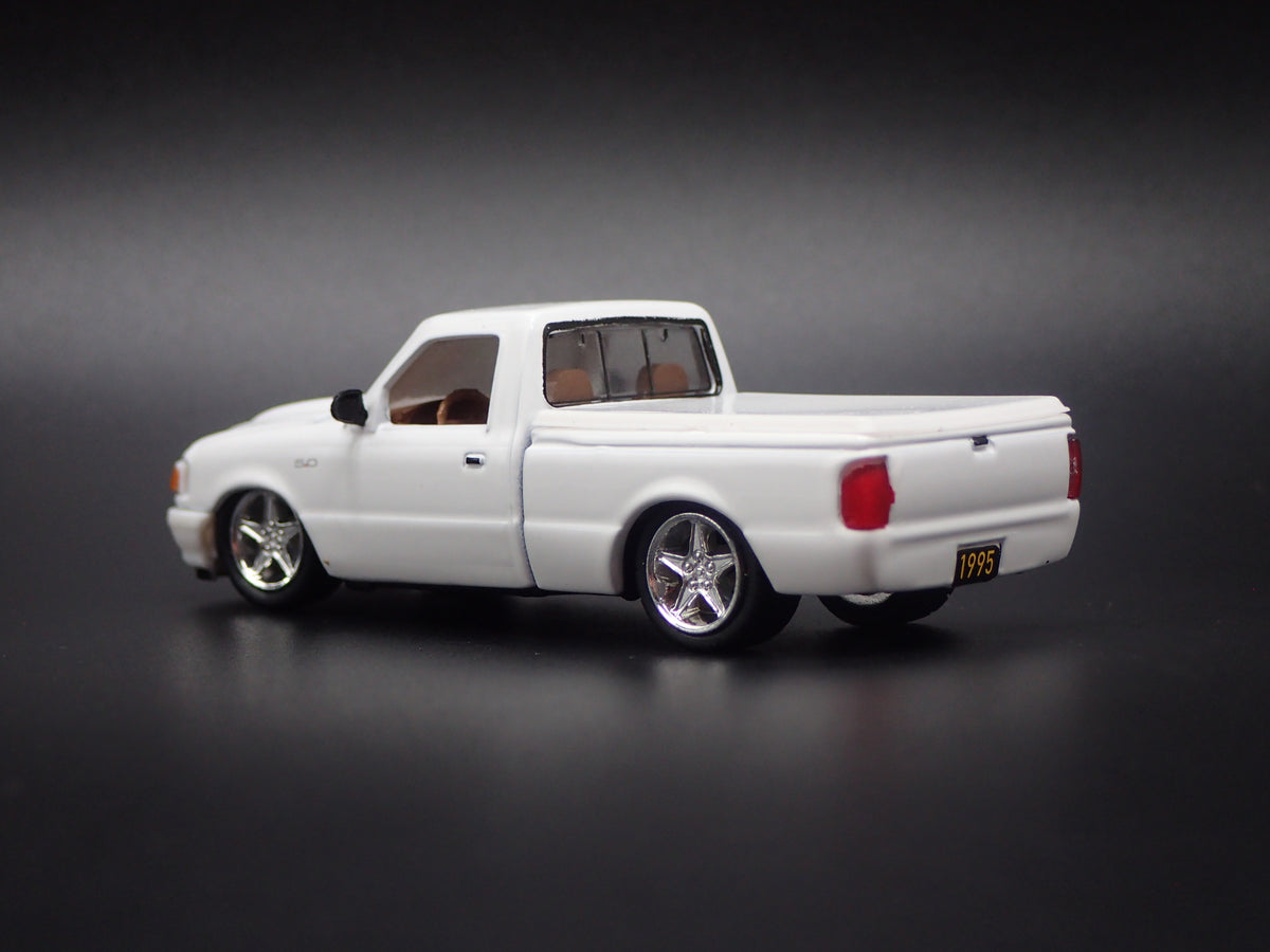 1995 95 FORD RANGER PICKUP TRUCK WHITE 1:64 SCALE DIORAMA DIECAST MODEL CAR