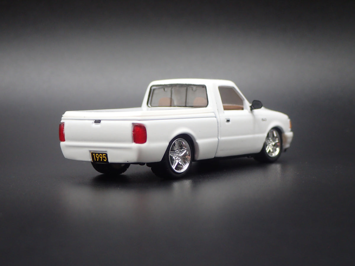 1995 95 FORD RANGER PICKUP TRUCK WHITE 1:64 SCALE DIORAMA DIECAST MODEL CAR