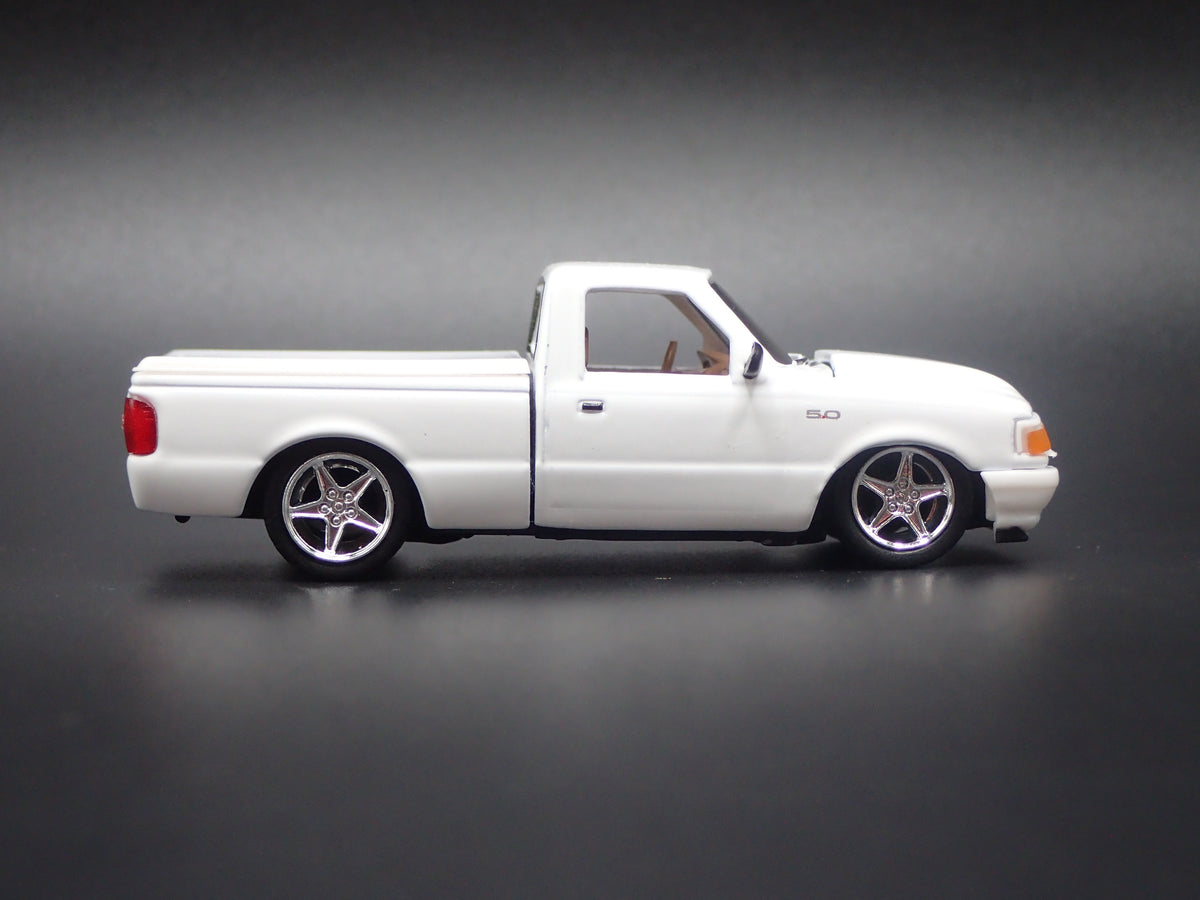 1995 95 FORD RANGER PICKUP TRUCK WHITE 1:64 SCALE DIORAMA DIECAST MODEL CAR