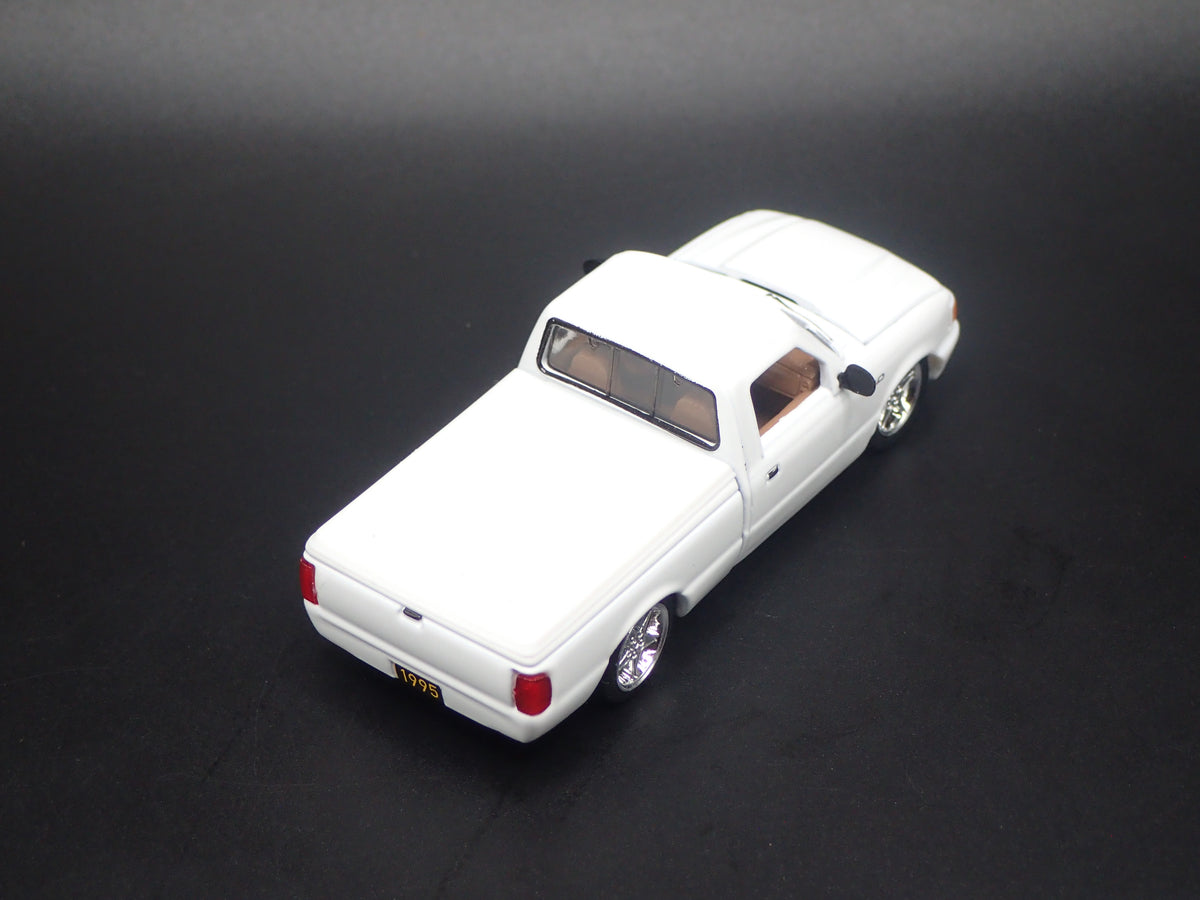 1995 95 FORD RANGER PICKUP TRUCK WHITE 1:64 SCALE DIORAMA DIECAST MODEL CAR