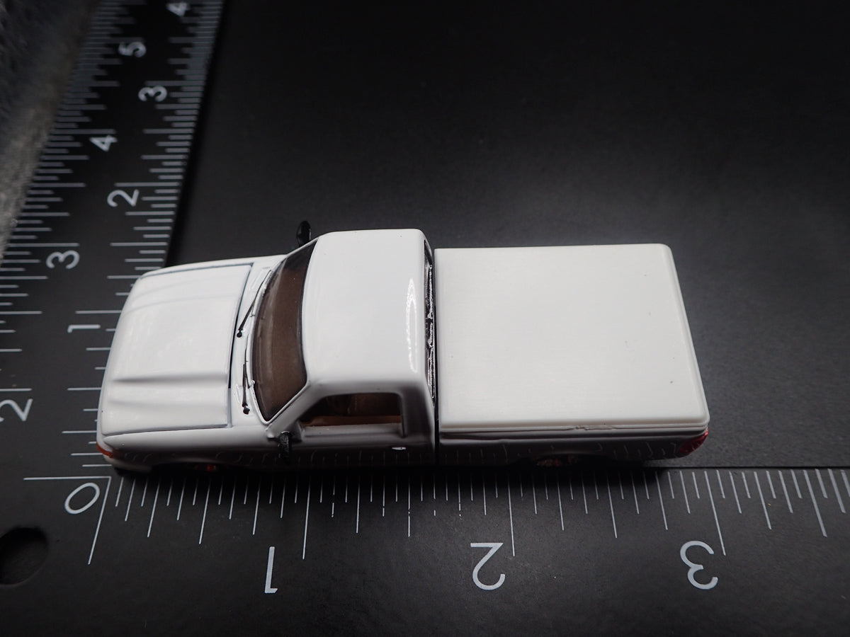 1995 95 FORD RANGER PICKUP TRUCK WHITE 1:64 SCALE DIORAMA DIECAST MODEL CAR