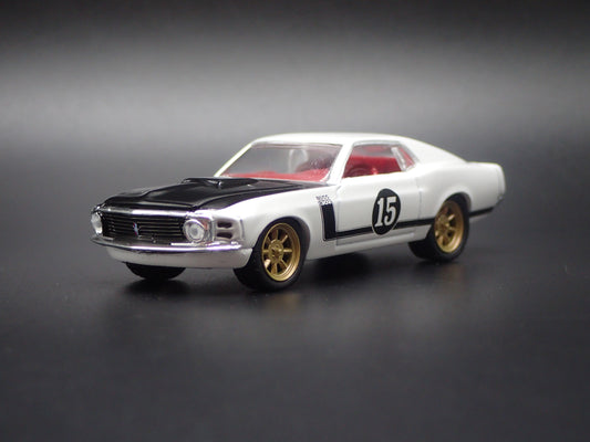 1970 70 FORD MUSTANG FASTBACK BOSS 302 1/64 SCALE DIORAMA DIECAST MODEL CAR