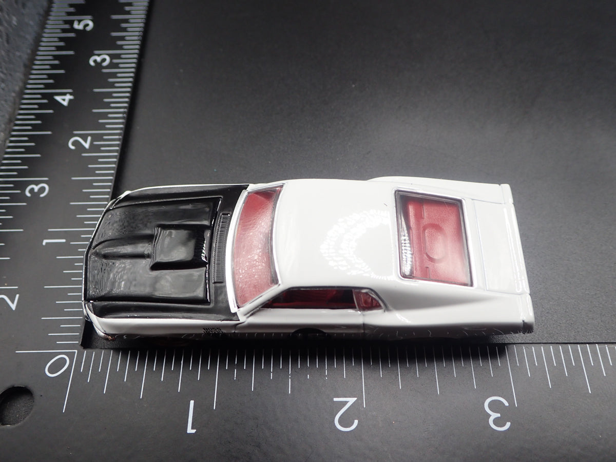 1970 70 FORD MUSTANG FASTBACK BOSS 302 1/64 SCALE DIORAMA DIECAST MODEL CAR