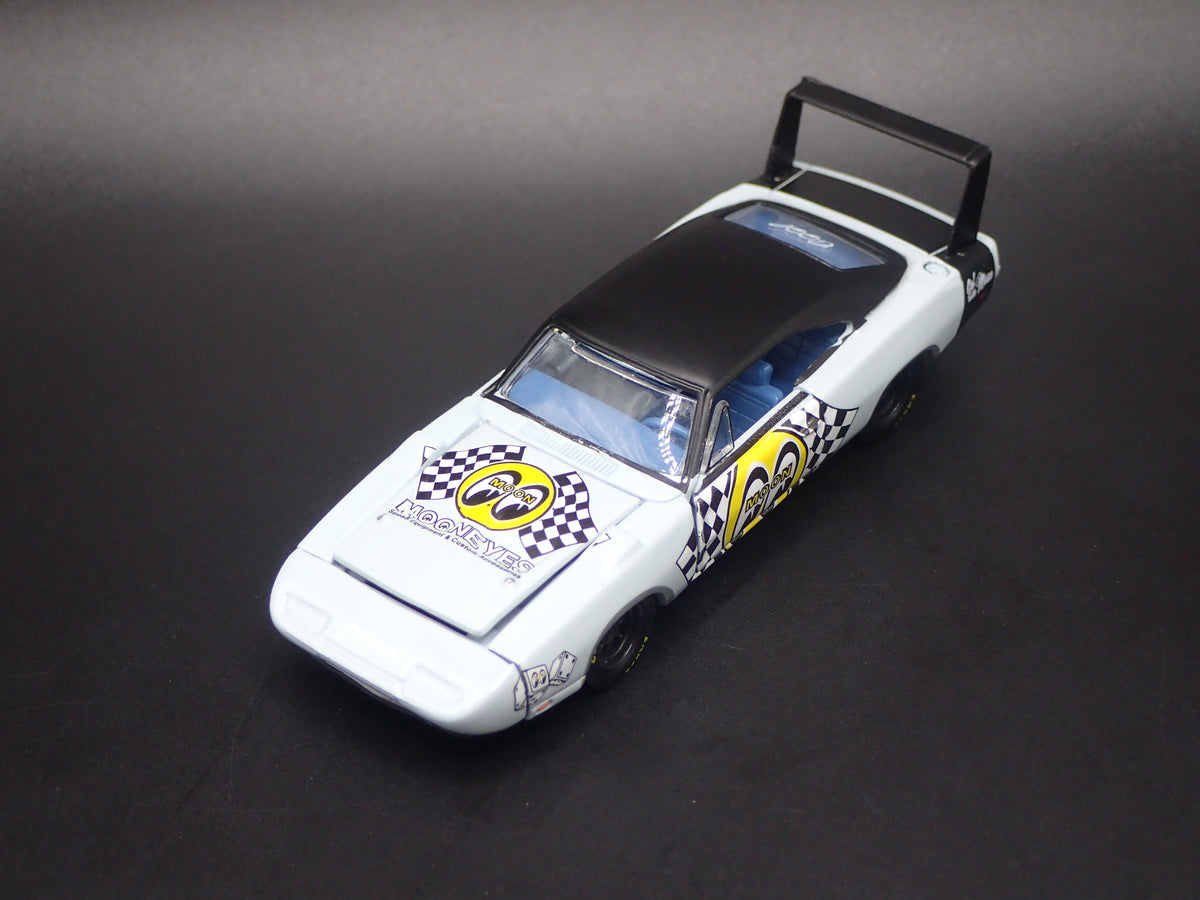 1969 69 DODGE CHARGER DAYTONA HEMI MOONEYES 1:64 SCALE DIECAST MODEL CAR
