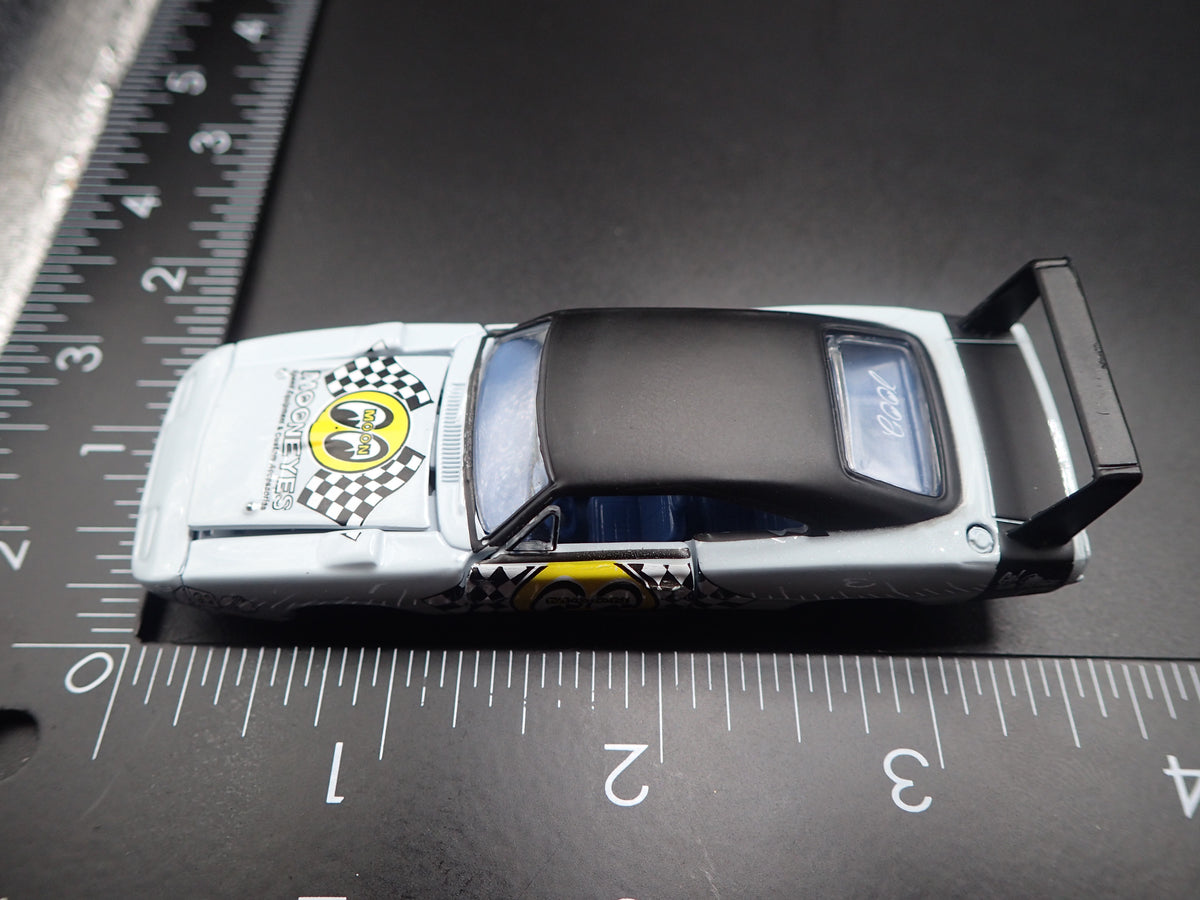 1969 69 DODGE CHARGER DAYTONA HEMI MOONEYES 1:64 SCALE DIECAST MODEL CAR