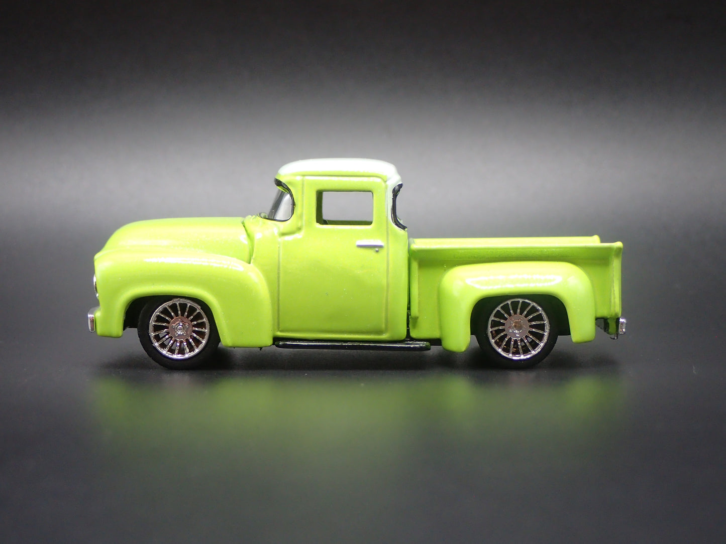 1956 56 FORD F100 PICKUP TRUCK GREEN 1:64 SCALE DIORAMA DIECAST MODEL CAR