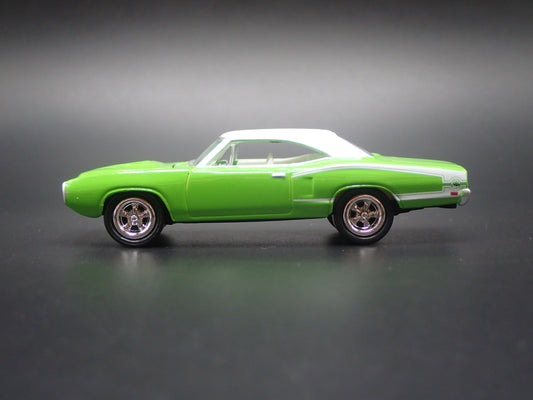 1970 DODGE CORONET SUPER BEE GREEN 1:64 SCALE LIMITED DIORAMA DIECAST MODEL CAR
