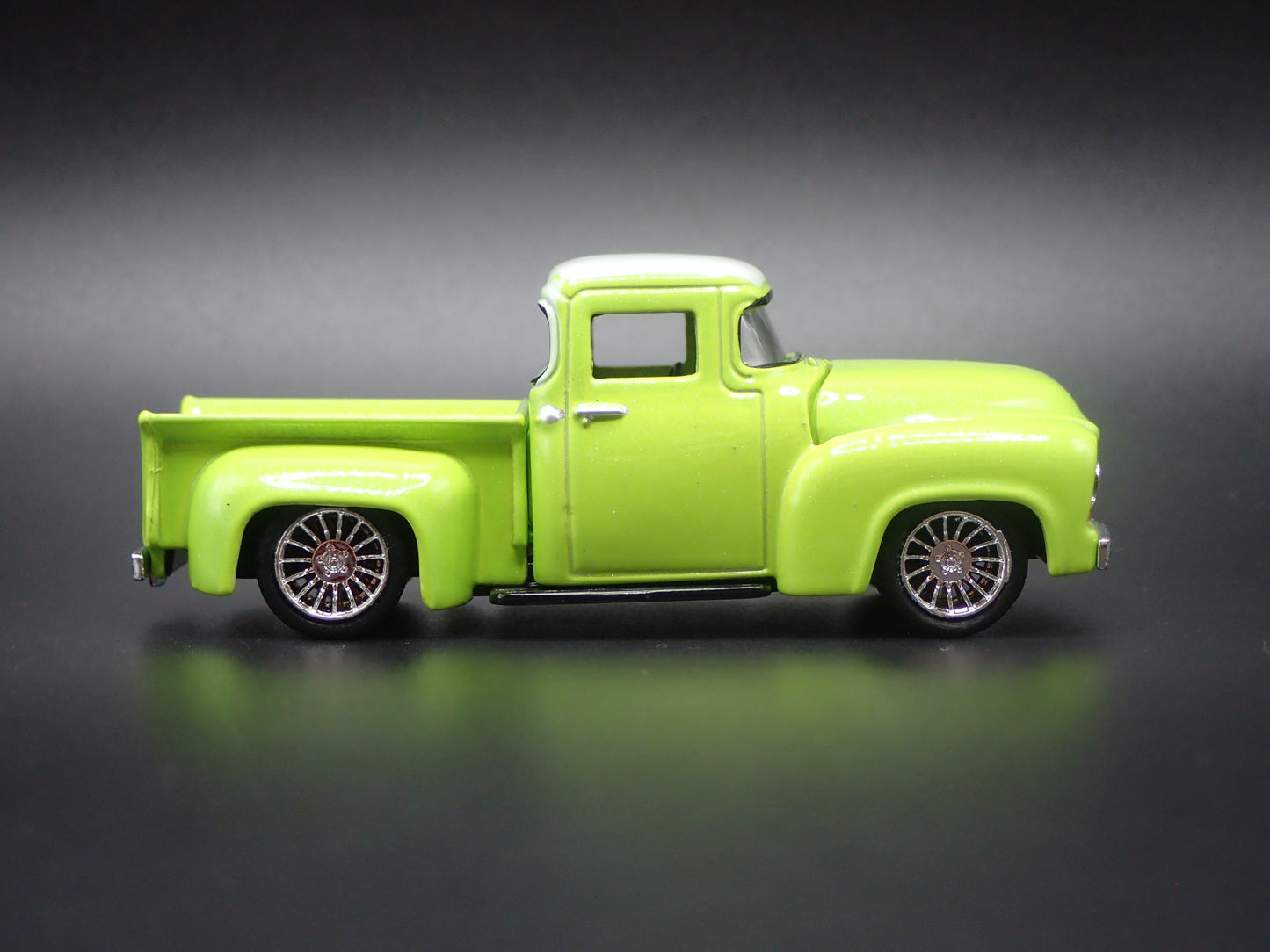 1956 56 FORD F100 PICKUP TRUCK GREEN 1:64 SCALE DIORAMA DIECAST MODEL CAR
