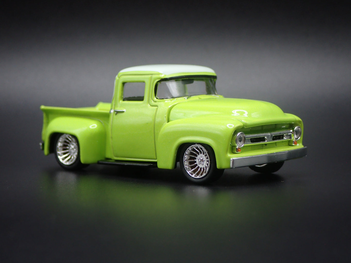 1956 56 FORD F100 PICKUP TRUCK GREEN 1:64 SCALE DIORAMA DIECAST MODEL CAR