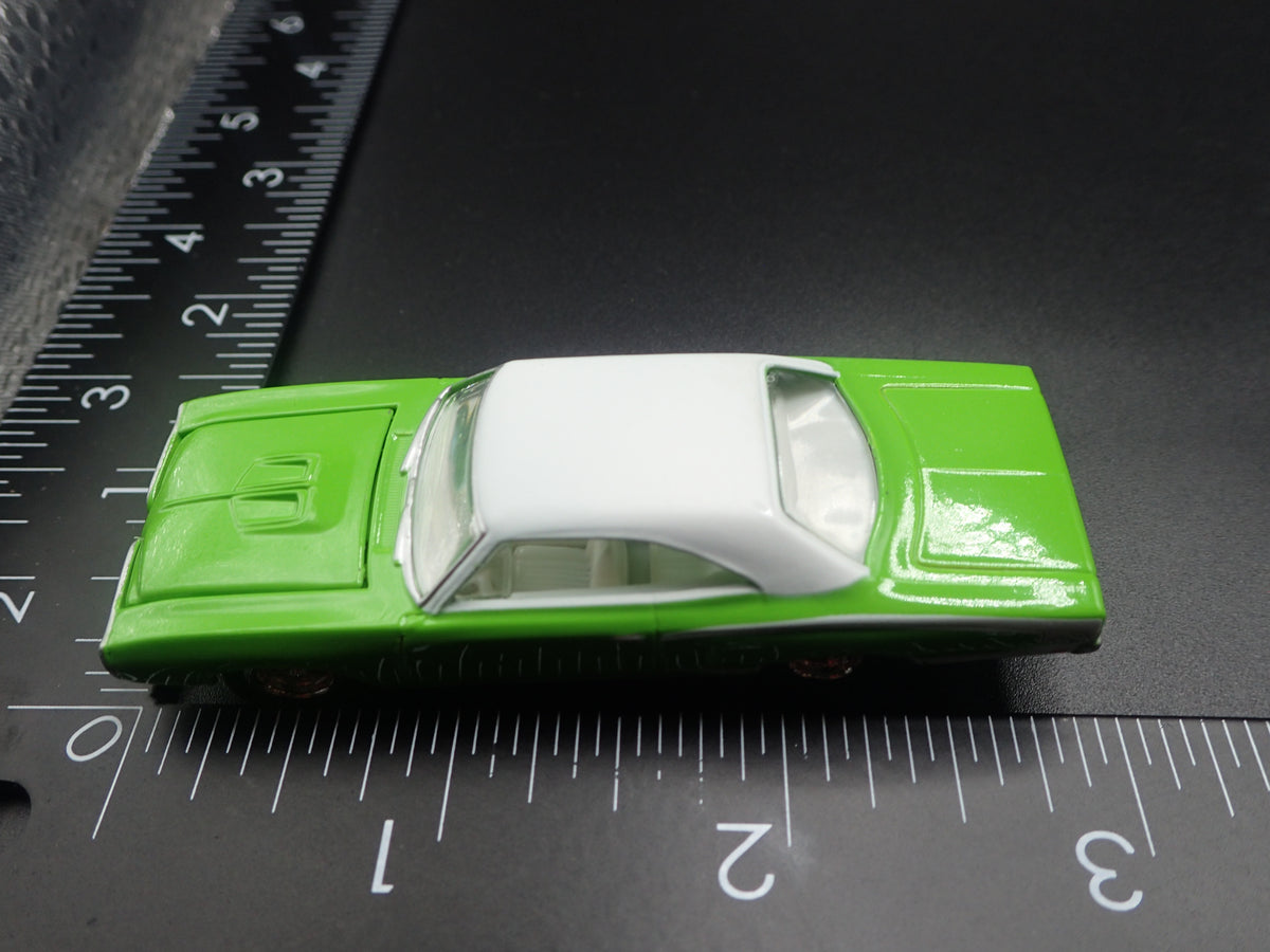 1970 DODGE CORONET SUPER BEE GREEN 1:64 SCALE LIMITED DIORAMA DIECAST MODEL CAR