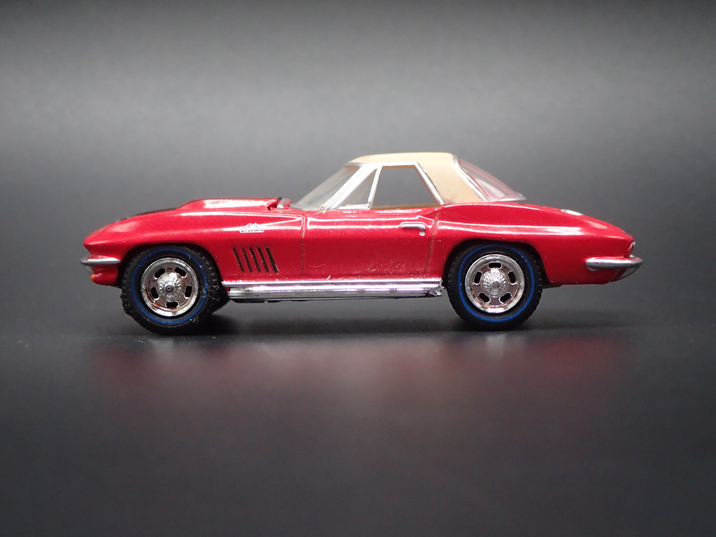 1967 67 CHEVY CHEVROLET CORVETTE RARE 1/64 SCALE COLLECTIBLE DIECAST MODEL CAR