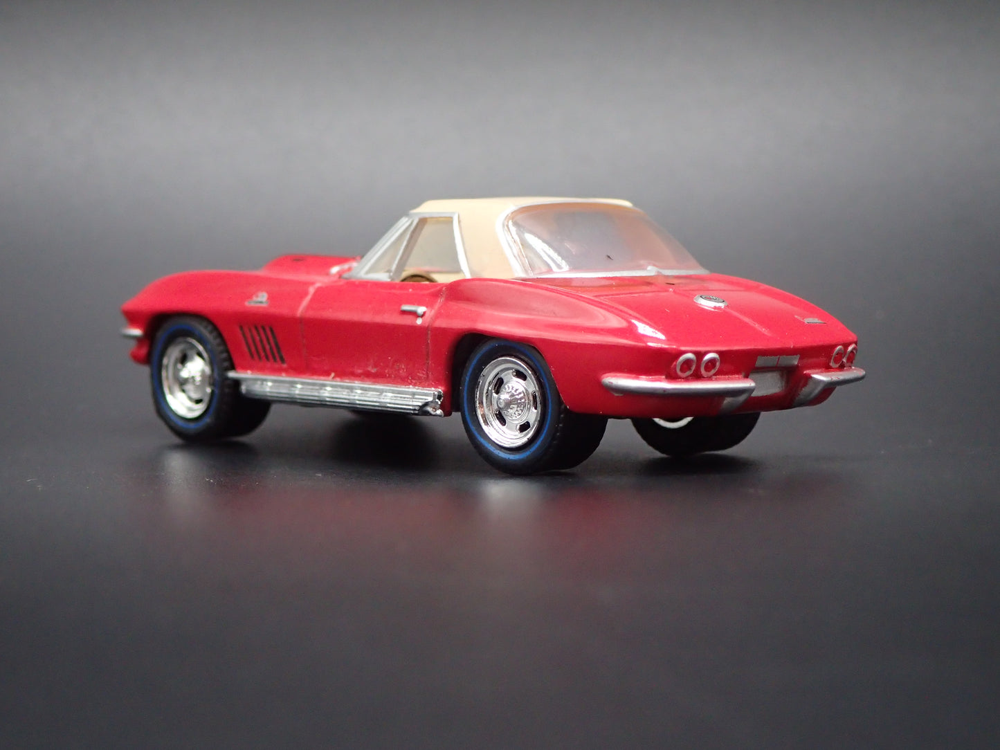 1967 67 CHEVY CHEVROLET CORVETTE RARE 1/64 SCALE COLLECTIBLE DIECAST MODEL CAR