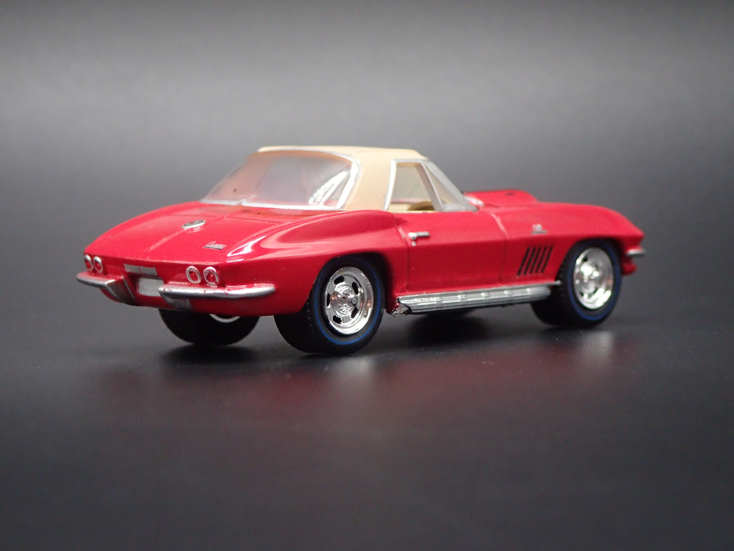 1967 67 CHEVY CHEVROLET CORVETTE RARE 1/64 SCALE COLLECTIBLE DIECAST MODEL CAR