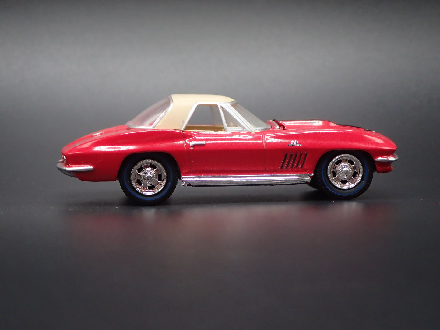 1967 67 CHEVY CHEVROLET CORVETTE RARE 1/64 SCALE COLLECTIBLE DIECAST MODEL CAR