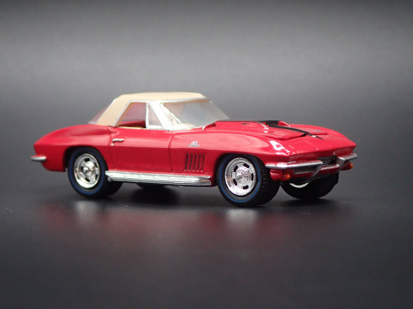 1967 67 CHEVY CHEVROLET CORVETTE RARE 1/64 SCALE COLLECTIBLE DIECAST MODEL CAR