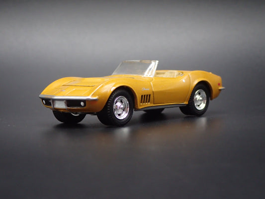 1972 72 CHEVY CHEVROLET CORVETTE CONVERTIBLE 1:64 SCALE DIORAMA DIECAST MODEL CAR