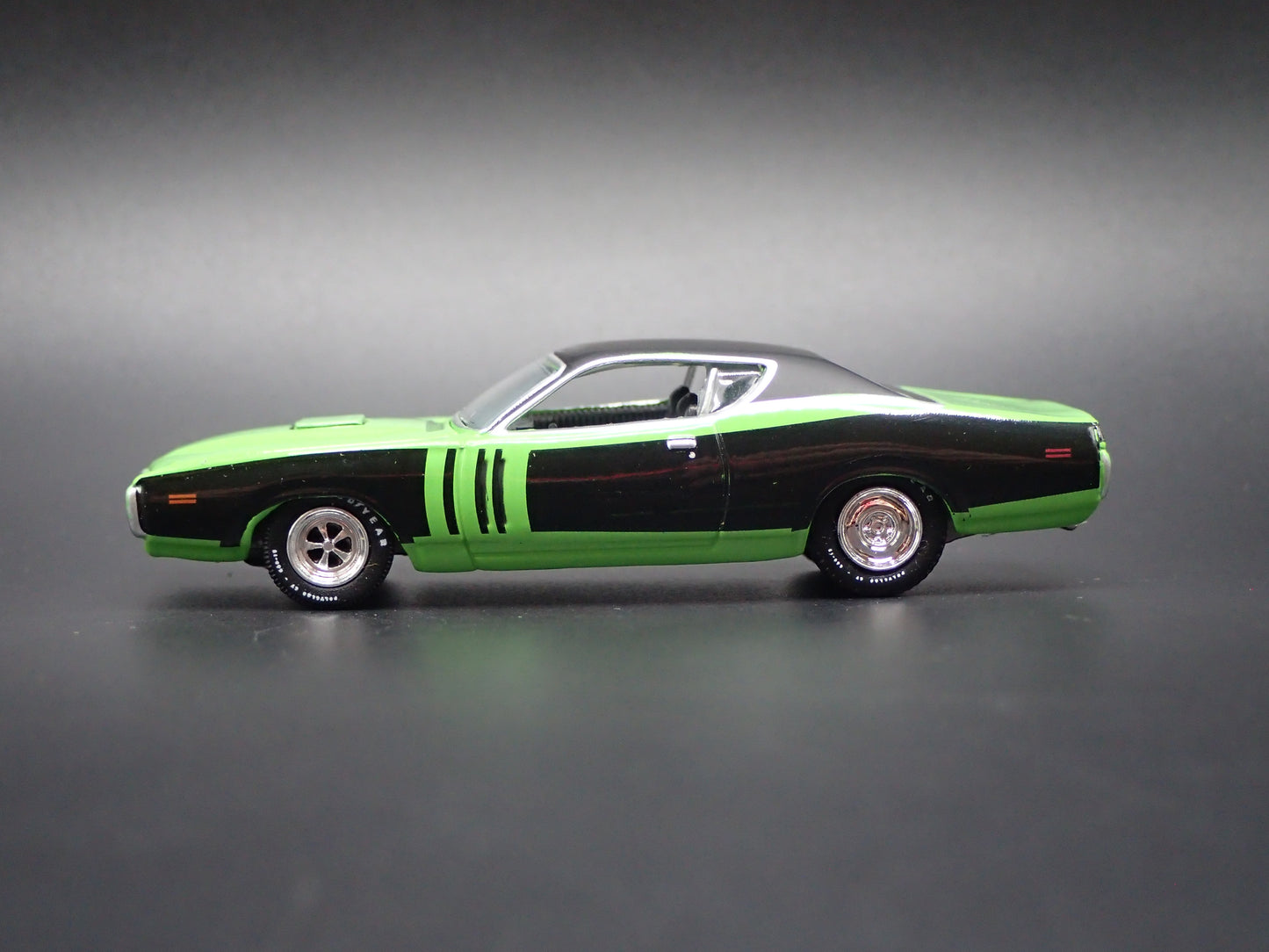 1971 71 DODGE CHARGER GREEN 1:64 SCALE COLLECTIBLE DIORAMA DIECAST MODEL CAR