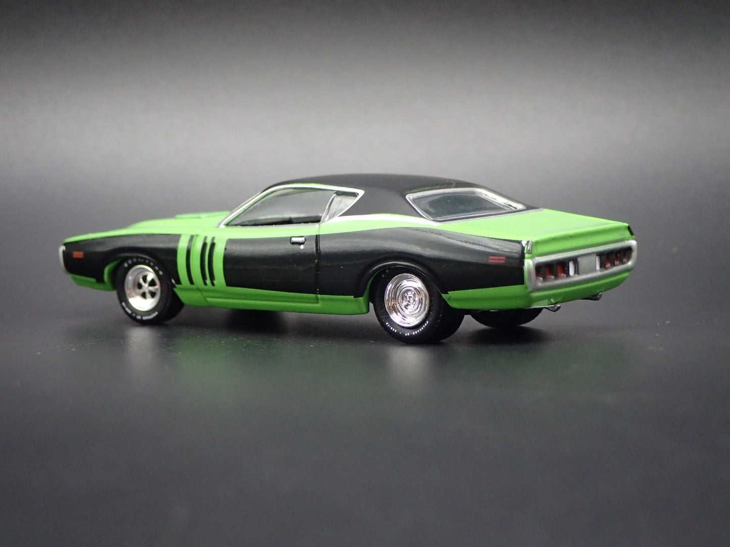 1971 71 DODGE CHARGER GREEN 1:64 SCALE COLLECTIBLE DIORAMA DIECAST MODEL CAR