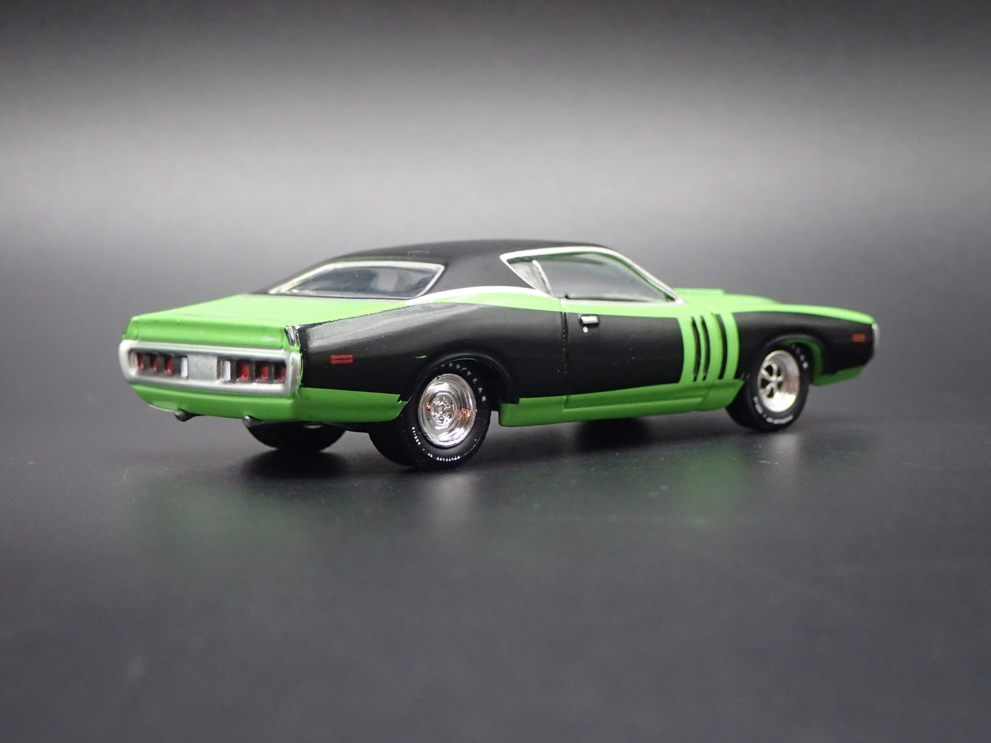 1971 71 DODGE CHARGER GREEN 1:64 SCALE COLLECTIBLE DIORAMA DIECAST MODEL CAR
