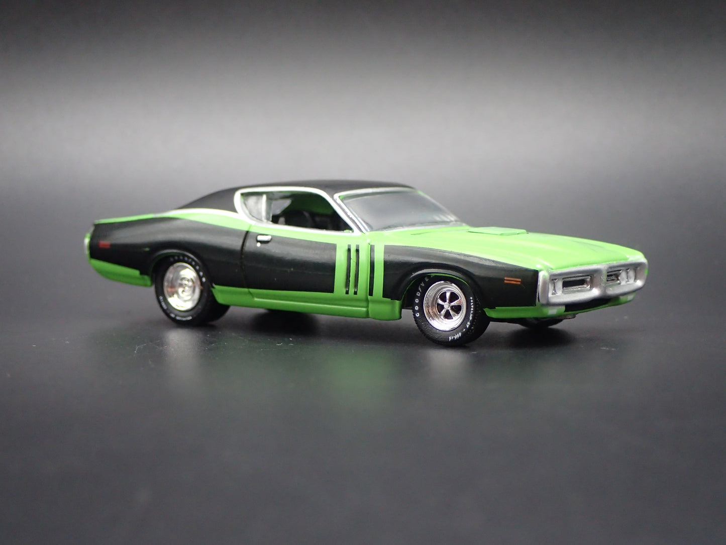 1971 71 DODGE CHARGER GREEN 1:64 SCALE COLLECTIBLE DIORAMA DIECAST MODEL CAR