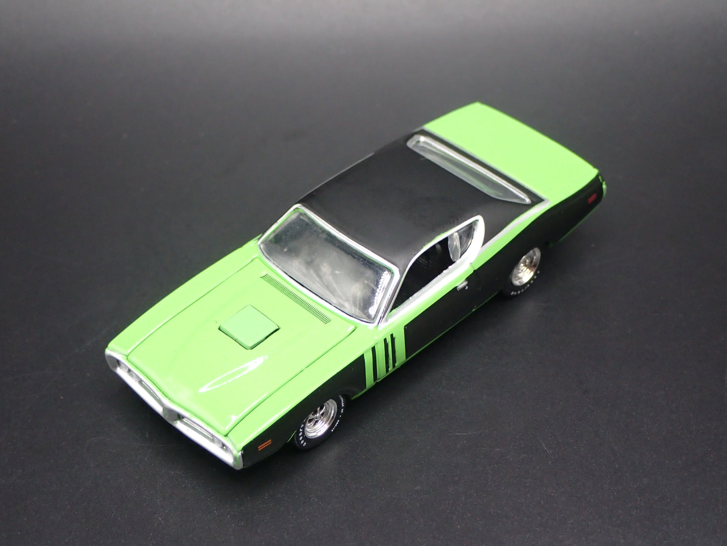 1971 71 DODGE CHARGER GREEN 1:64 SCALE COLLECTIBLE DIORAMA DIECAST MODEL CAR