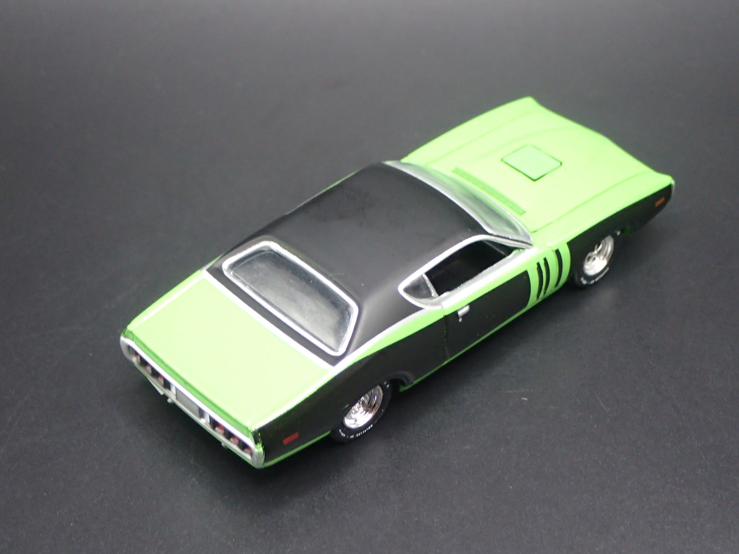 1971 71 DODGE CHARGER GREEN 1:64 SCALE COLLECTIBLE DIORAMA DIECAST MODEL CAR