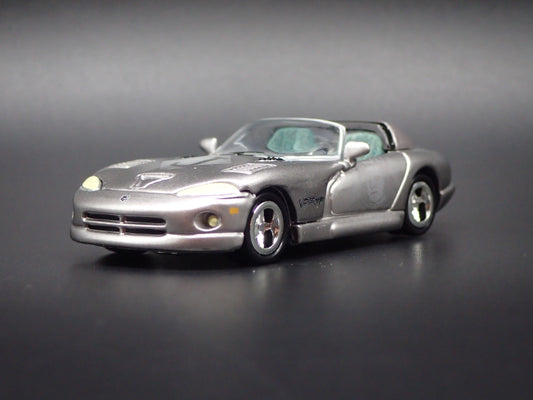 1992-1996 DODGE VIPER RT/10 SILVER 1:64 SCALE DIORAMA DIECAST MODEL CAR