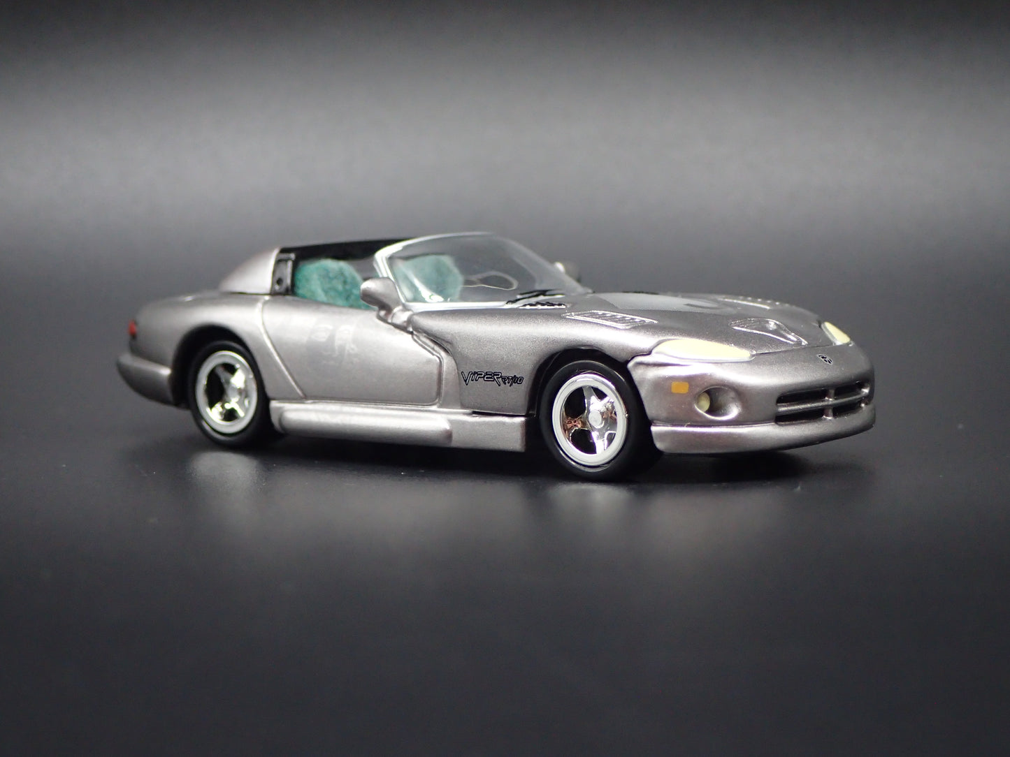 1992-1996 DODGE VIPER RT/10 SILVER 1:64 SCALE DIORAMA DIECAST MODEL CAR
