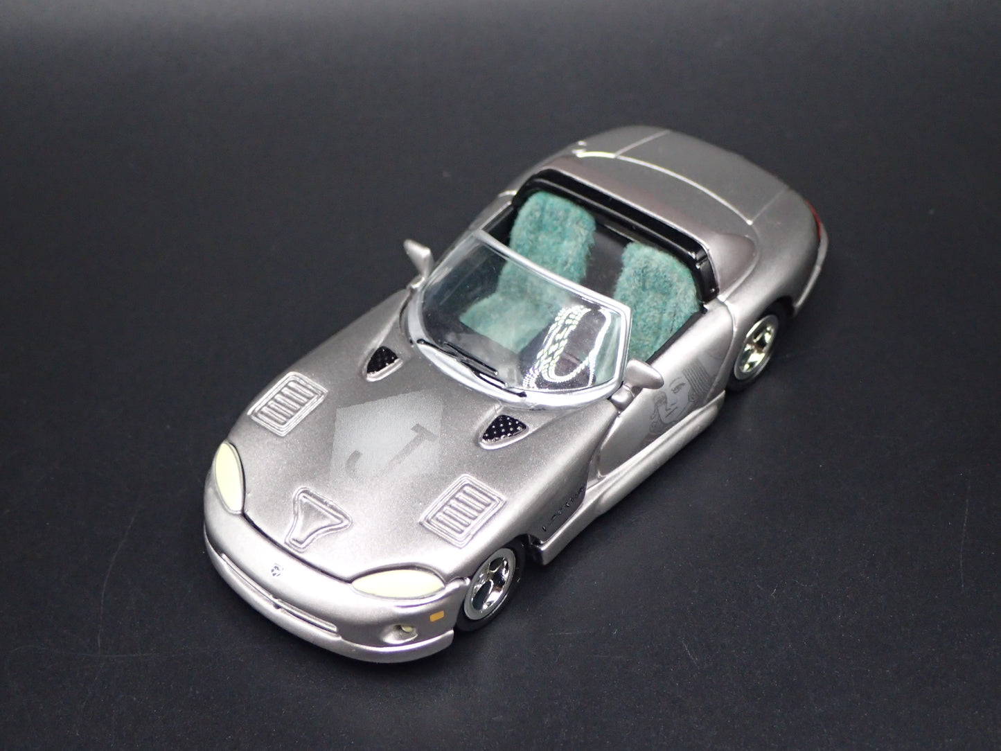 1992-1996 DODGE VIPER RT/10 SILVER 1:64 SCALE DIORAMA DIECAST MODEL CAR