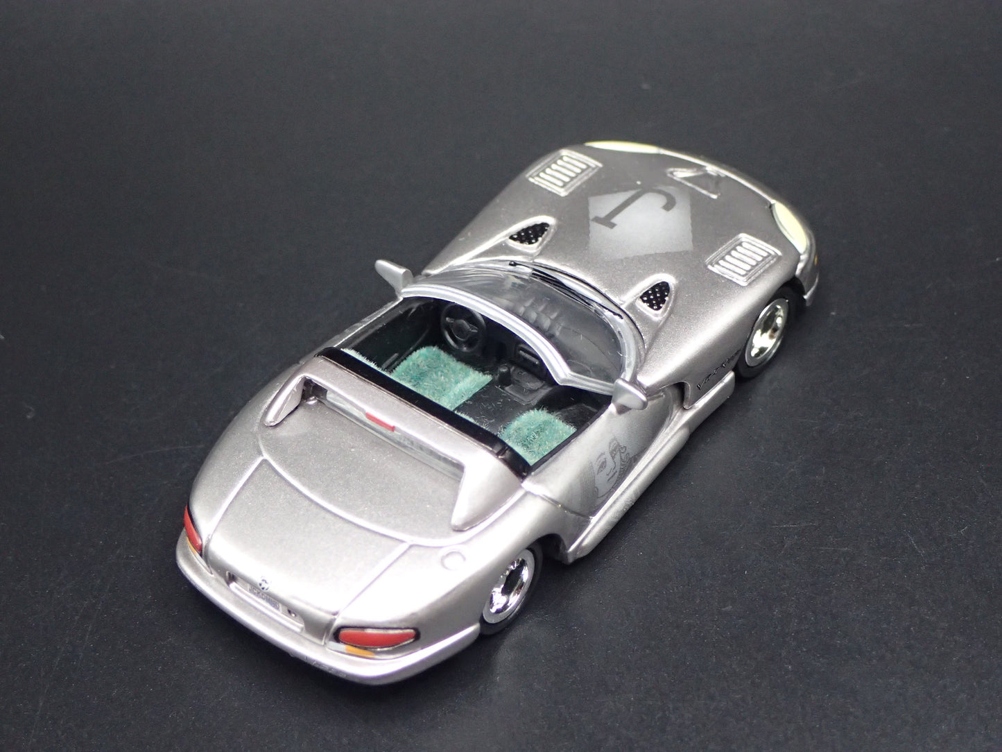 1992-1996 DODGE VIPER RT/10 SILVER 1:64 SCALE DIORAMA DIECAST MODEL CAR