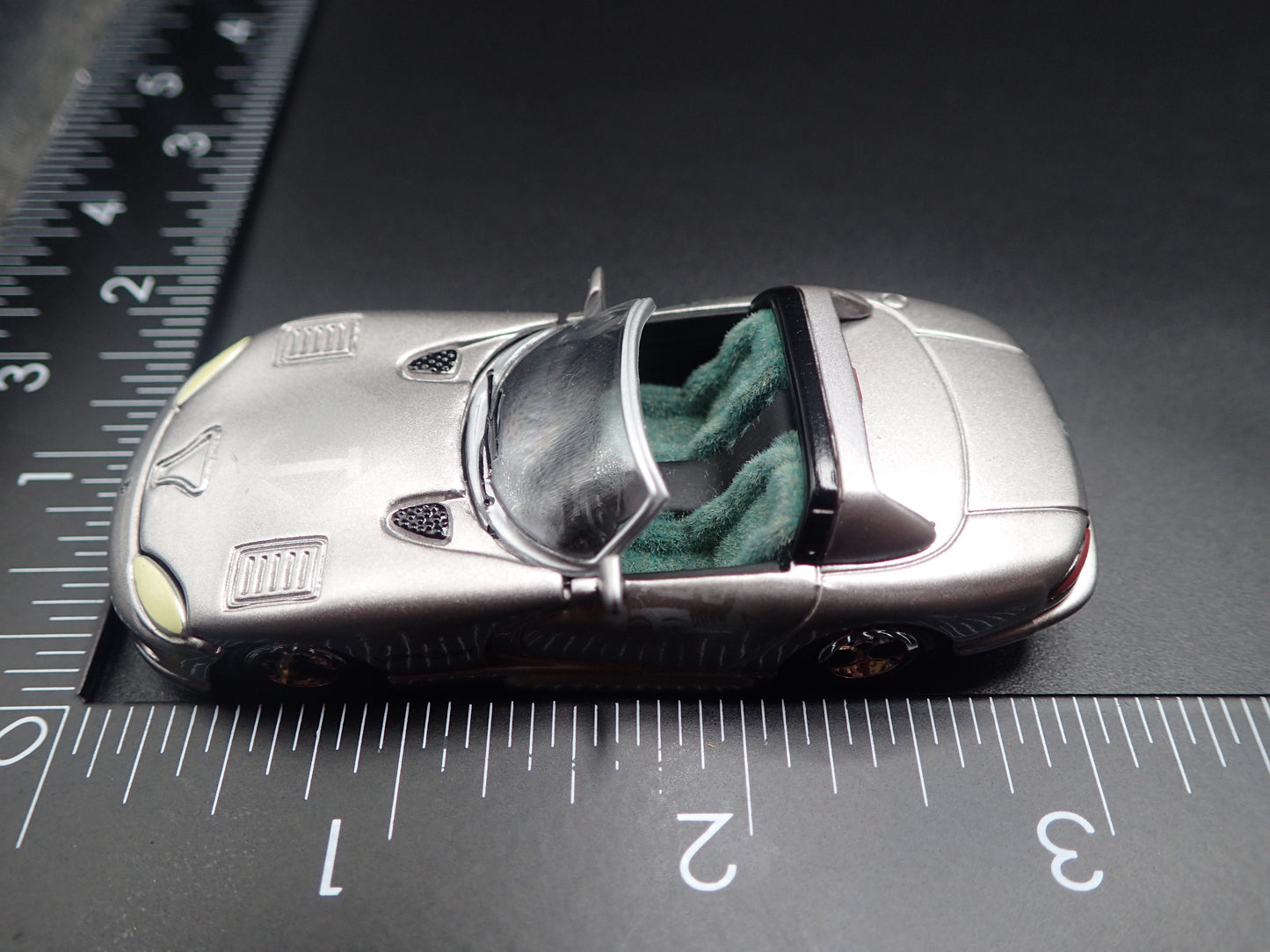 1992-1996 DODGE VIPER RT/10 SILVER 1:64 SCALE DIORAMA DIECAST MODEL CAR