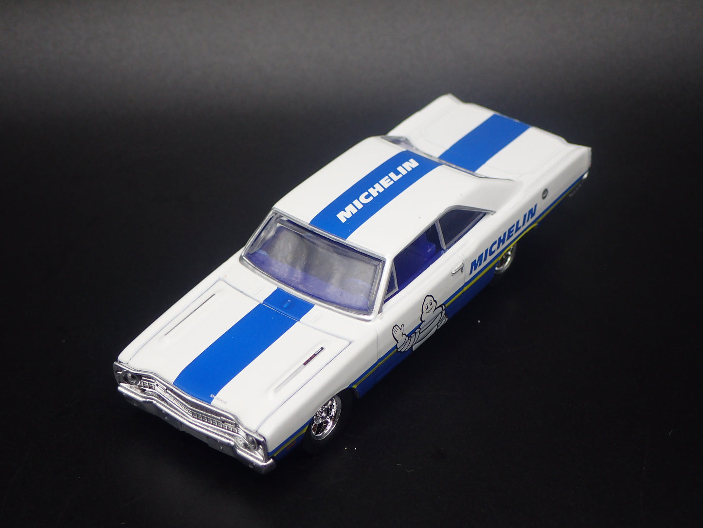 1969 69 DODGE DART SWINGER MICHELIN 1:64 SCALE COLLECTIBLE DIECAST MODEL CAR