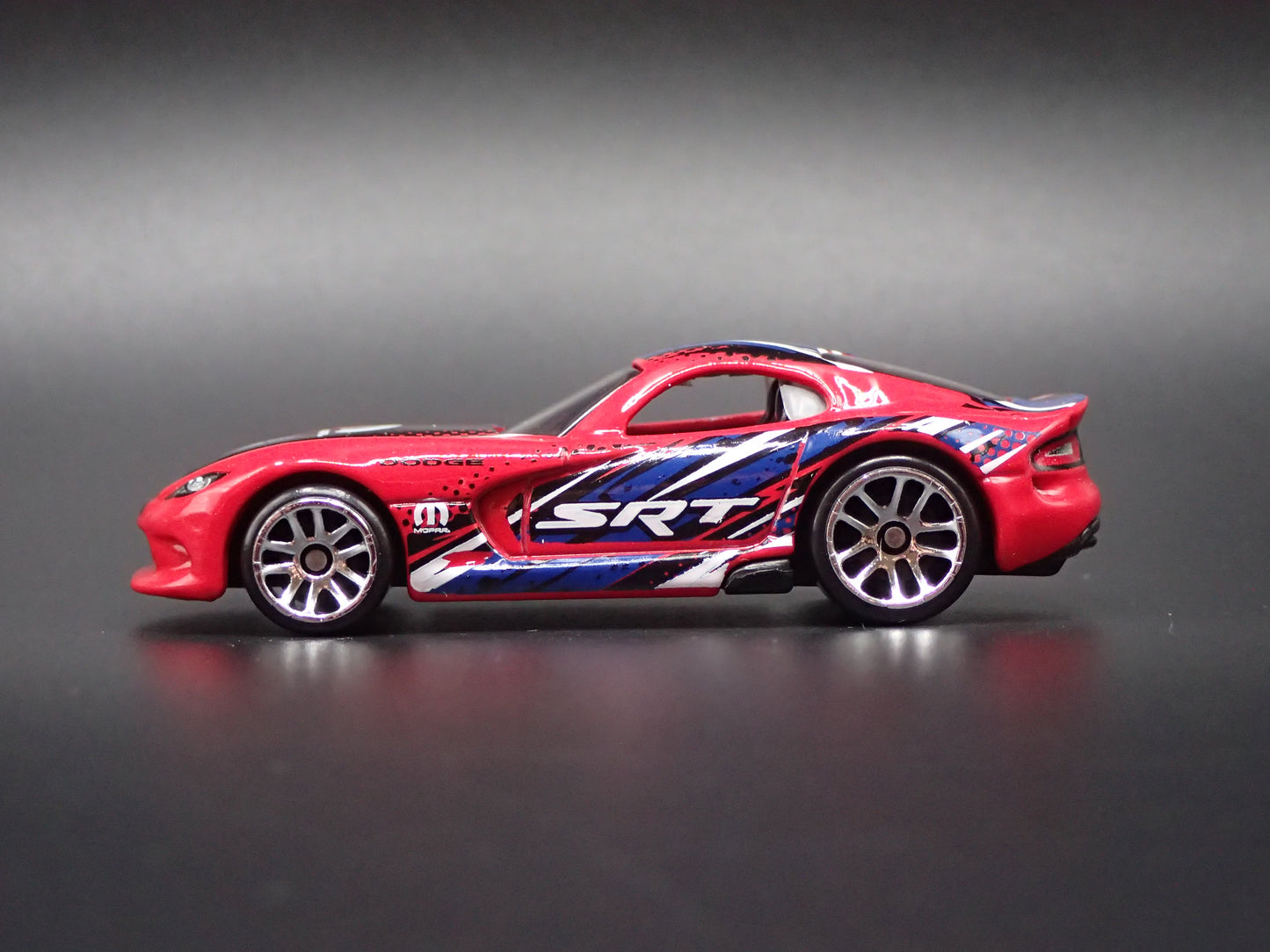 2013-2017 DODGE VIPER SRT RED 1/64 SCALE LIMITED COLLECTIBLE DIECAST MODEL CAR