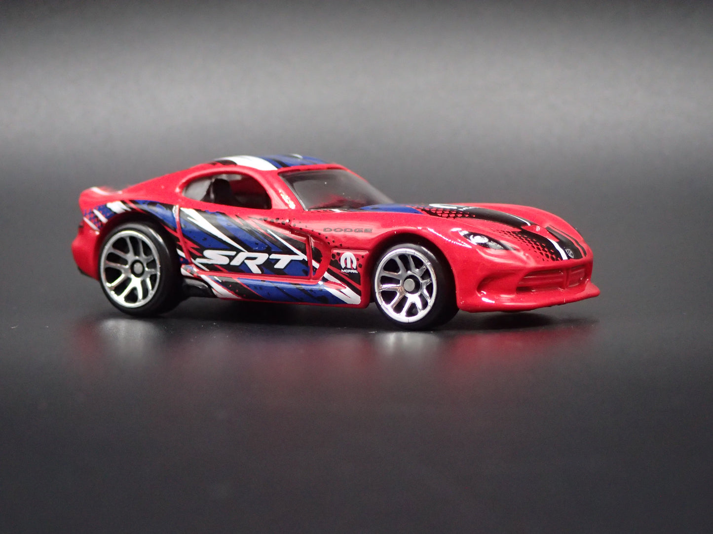 2013-2017 DODGE VIPER SRT RED 1/64 SCALE LIMITED COLLECTIBLE DIECAST MODEL CAR