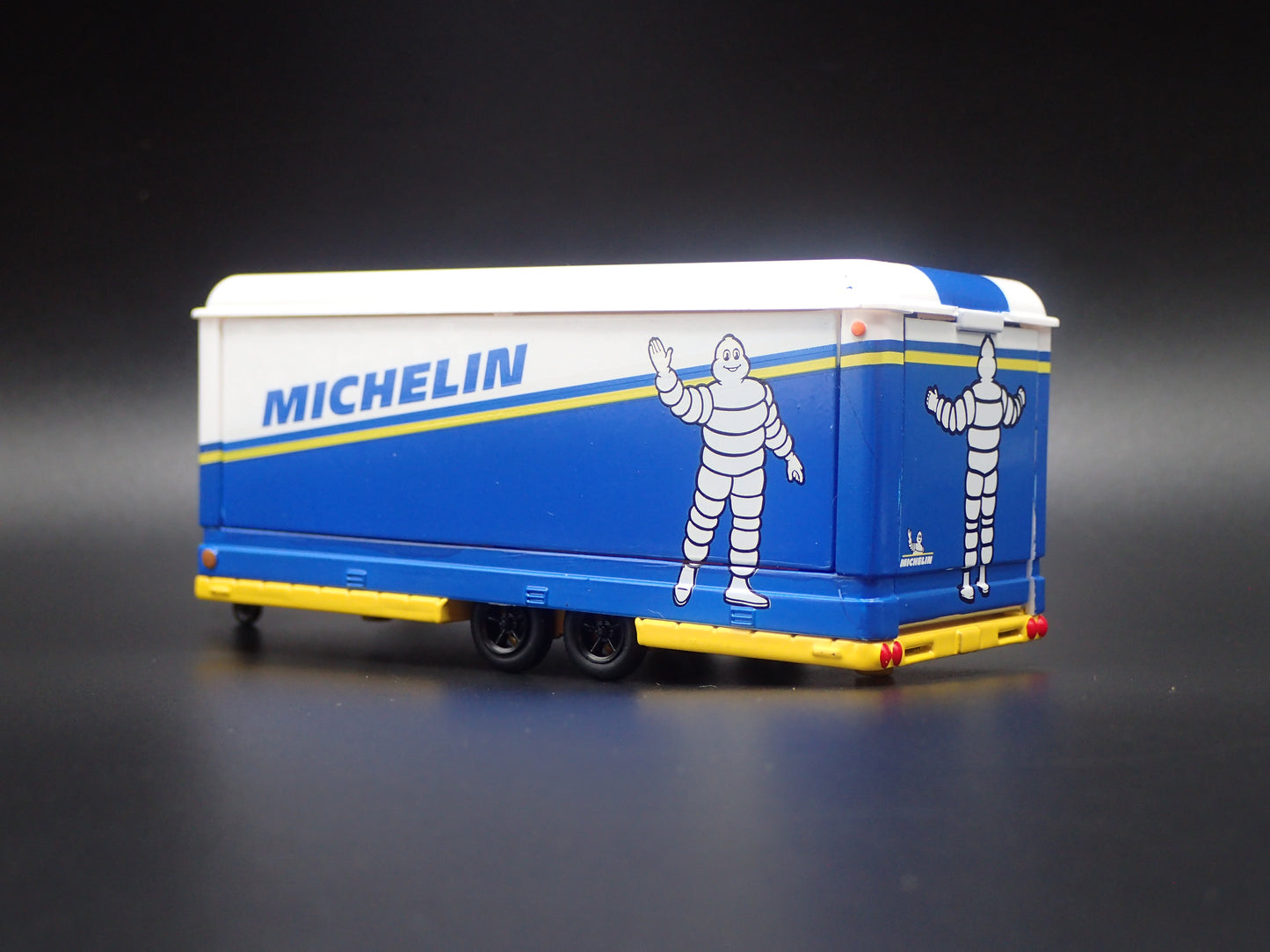 ENCLOSED CAR HAULER TRAILER MICHELIN 1:64 SCALE DIORAMA DIECAST MODEL